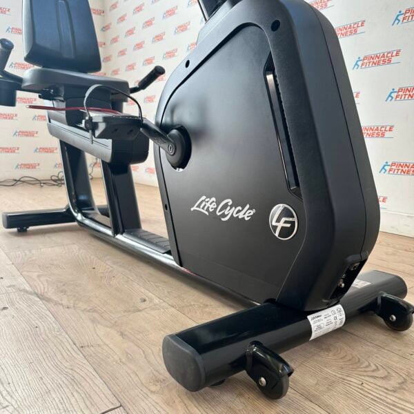 Life Fitness Integrity Series Deluxe Recumbent Bike with Discover SE3 HD Console (Onyx Black) - Image 13