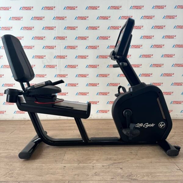 Life Fitness Integrity Series Deluxe Recumbent Bike with Discover SE3 HD Console (Onyx Black) - Image 14