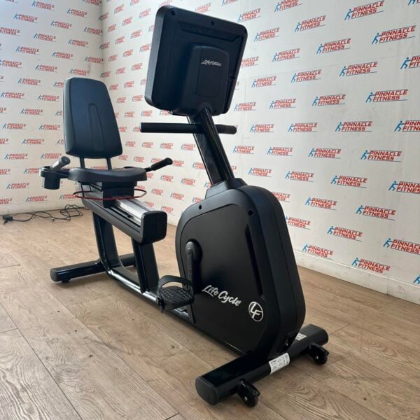 Life Fitness Integrity Series Deluxe Recumbent Bike with Discover SE3 HD Console (Onyx Black) - Image 16