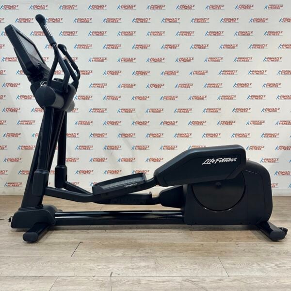 Life Fitness Integrity Series Cross Trainer With Deluxe Base and SE3HD Console - Image 2