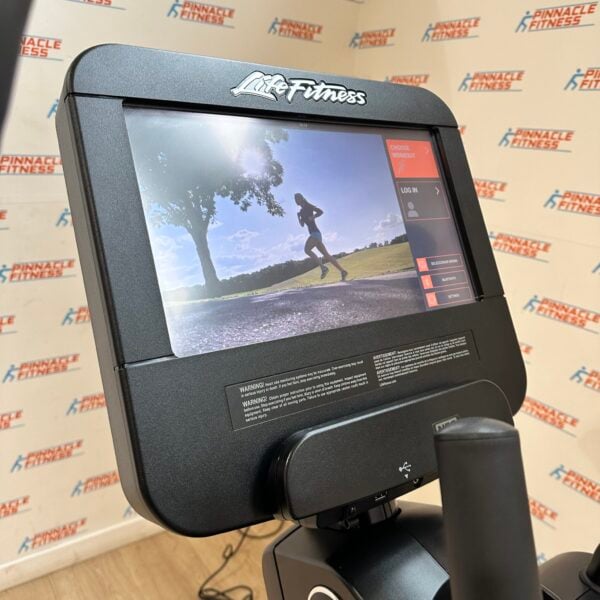 Life Fitness Integrity Series Cross Trainer With Deluxe Base and SE3HD Console - Image 4