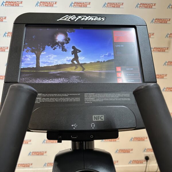 Life Fitness Integrity Series Cross Trainer With Deluxe Base and SE3HD Console - Image 6