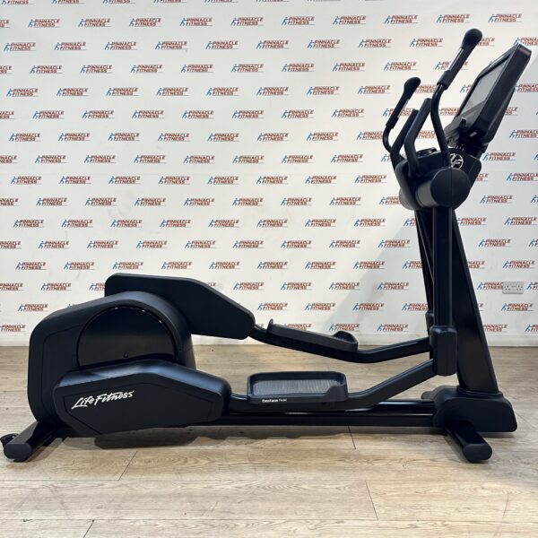 Life Fitness Integrity Series Cross Trainer With Deluxe Base and SE3HD Console - Image 17