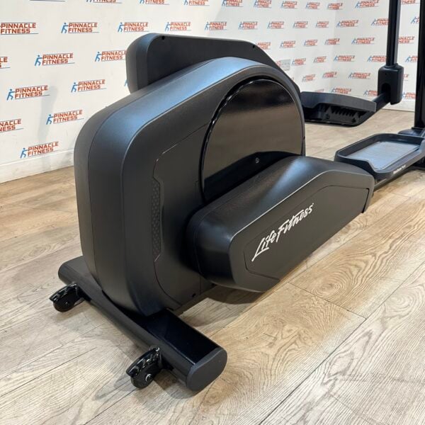 Life Fitness Integrity Series Cross Trainer With Deluxe Base and SE3HD Console - Image 19