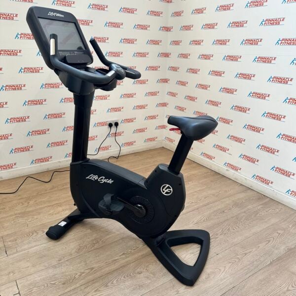 Life Fitness Elevation Series 3 Piece Cardio Package with Discover SE3 Consoles (Onyx Black) - Image 8