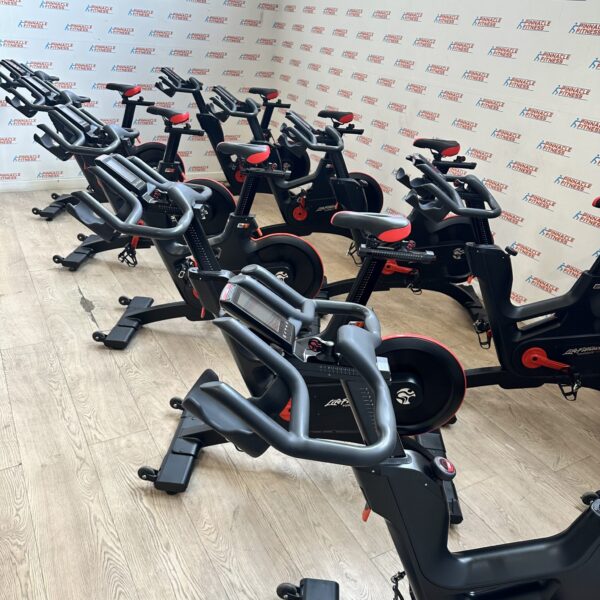 Life Fitness IC7 Indoor Studio Bike (Package of 10) with TFT Watt Rate Monitor Rev2 Reconditioned - Image 2