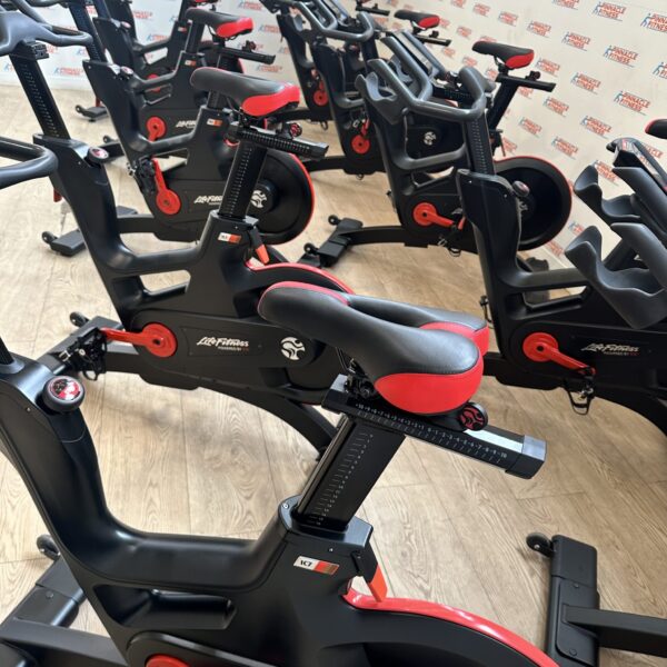 Life Fitness IC7 Indoor Studio Bike (Package of 10) with TFT Watt Rate Monitor Rev2 Reconditioned - Image 8
