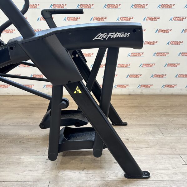 LIFE FITNESS Integrity Series Arc Trainer (Total Body) with Discover SE3HD Console - Image 6