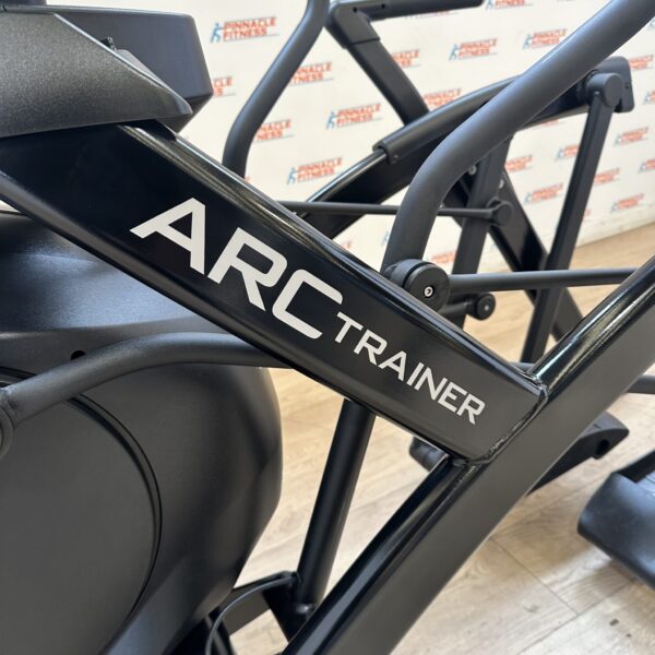 LIFE FITNESS Integrity Series Arc Trainer (Total Body) with Discover SE3HD Console - Image 12