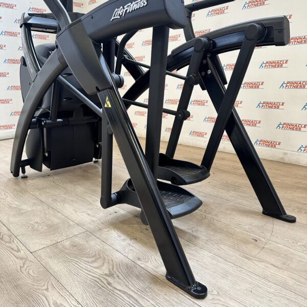 LIFE FITNESS Integrity Series Arc Trainer (Total Body) with Discover SE3HD Console - Image 13