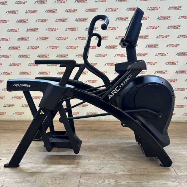 LIFE FITNESS Integrity Series Arc Trainer (Total Body) with Discover SE3HD Console - Image 14