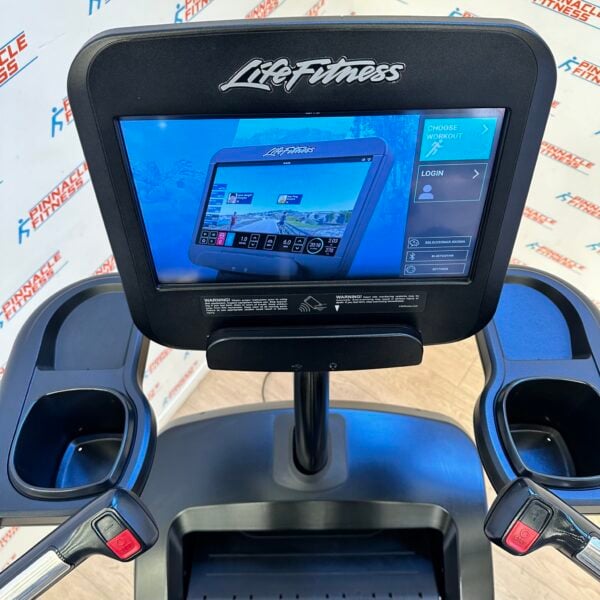LIFE FITNESS Integrity Series Arc Trainer (Total Body) with Discover SE3HD Console - Image 2