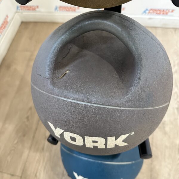 YORK MEDICINE BALLS WITH HANDLES AND STORAGE RACK - Image 6
