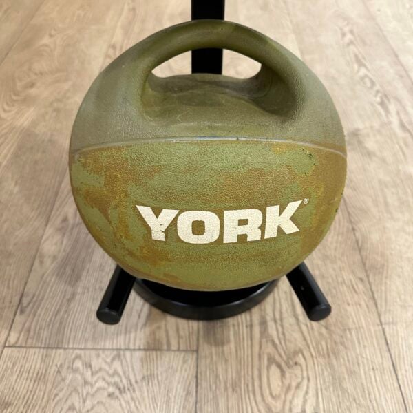 YORK MEDICINE BALLS WITH HANDLES AND STORAGE RACK - Image 10