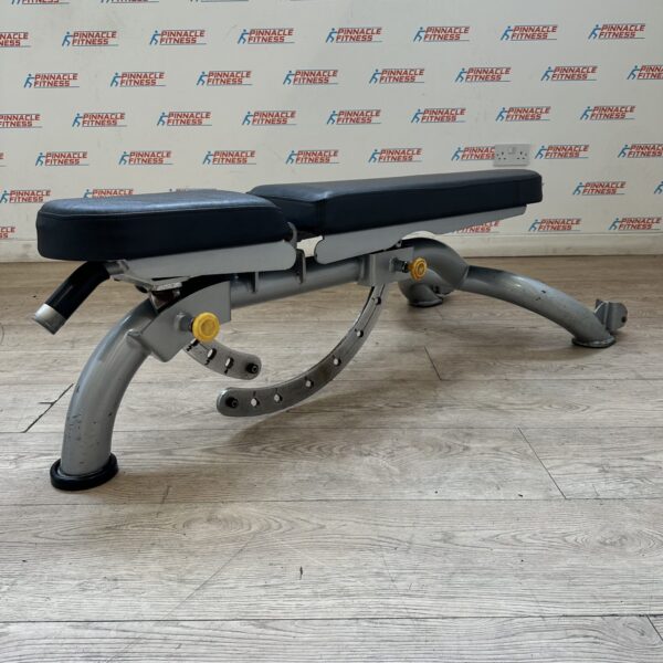 Matrix Aura G3 Adjustable Incline Bench - Image 3
