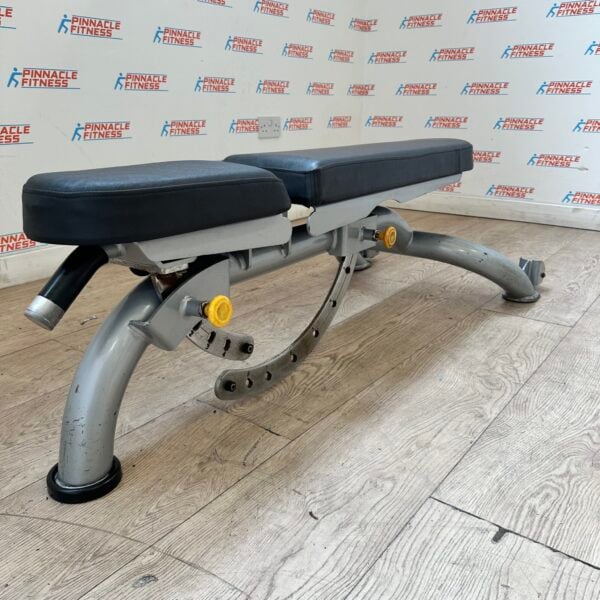 Matrix Aura G3 Adjustable Incline Bench - Image 2