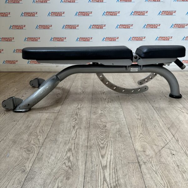 Matrix Aura G3 Adjustable Incline Bench - Image 4