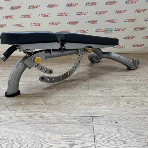 Matrix Aura G3 Adjustable Incline Bench - Image 5