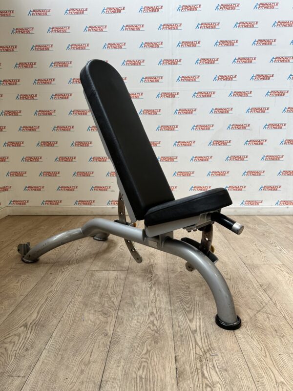 Matrix Aura G3 Adjustable Incline Bench - Image 10