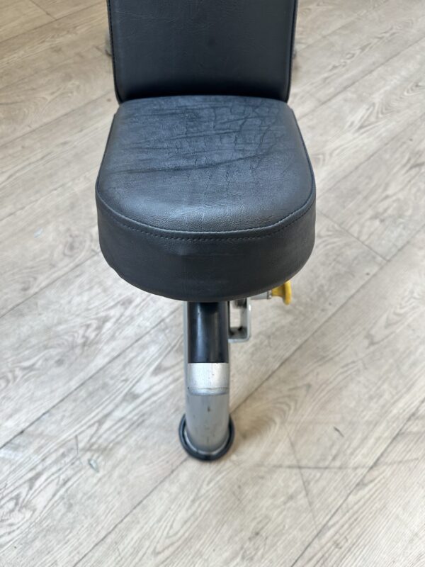 Matrix Aura G3 Adjustable Incline Bench - Image 11