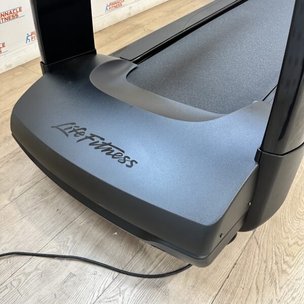 Life Fitness 95T Elevation Series Treadmill with Discover SE3HD Console - Image 22