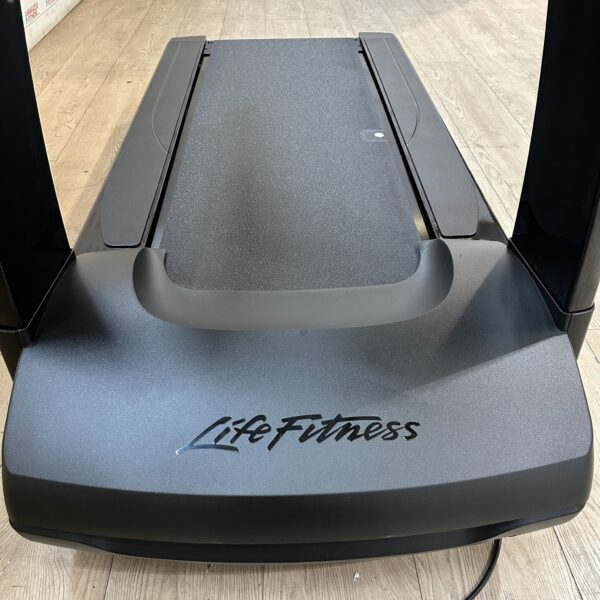 Life Fitness 95T Elevation Series Treadmill with Discover SE3HD Console - Image 20