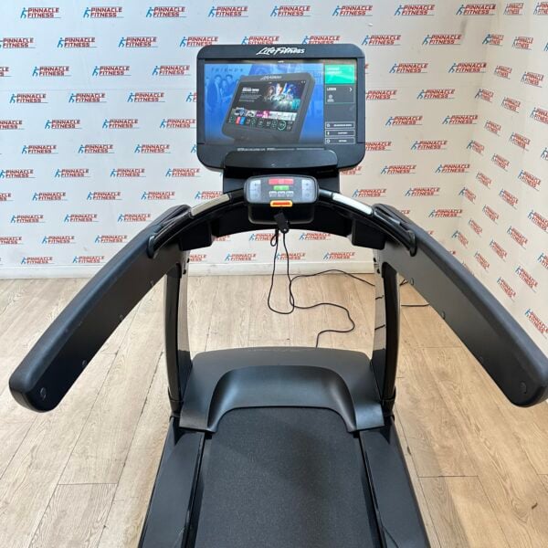 Life Fitness 95T Elevation Series Treadmill with Discover SE3HD Console - Image 17