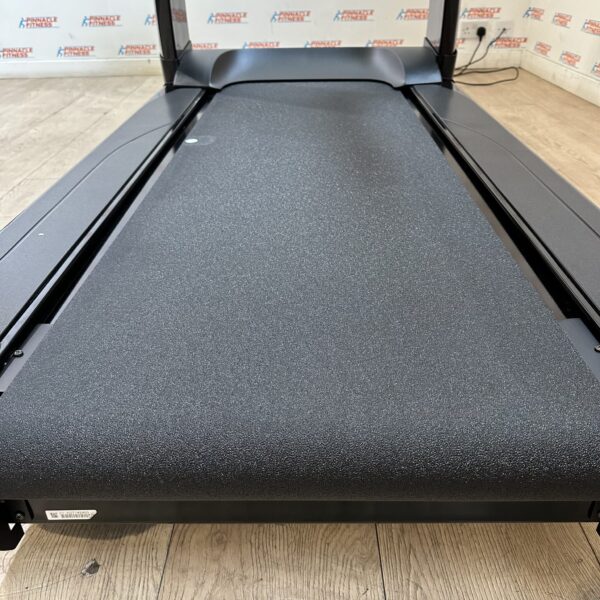 Life Fitness 95T Elevation Series Treadmill with Discover SE3HD Console - Image 15