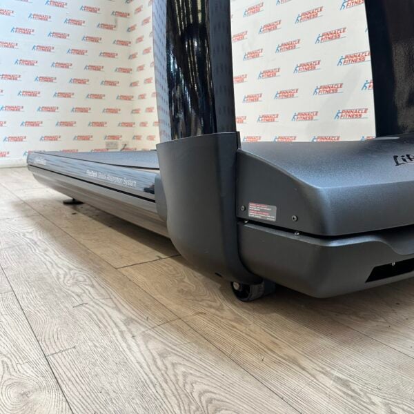 Life Fitness 95T Elevation Series Treadmill with Discover SE3HD Console - Image 11