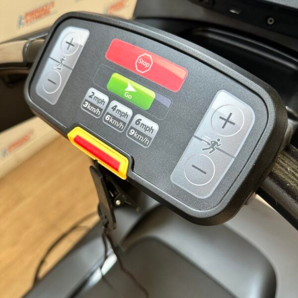 Life Fitness 95T Elevation Series Treadmill with Discover SE3HD Console - Image 3