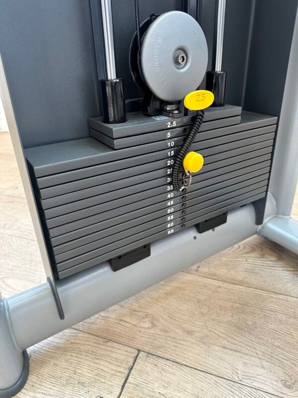 Technogym Selection Arm Curl - Image 4