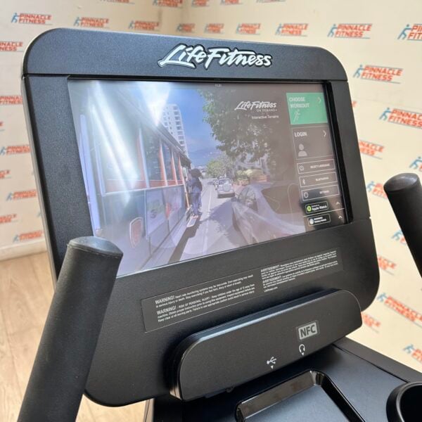 Life Fitness Integrity Series Upright Bike with Discover SE3 HD Console (Satin Black Edition) - Image 3