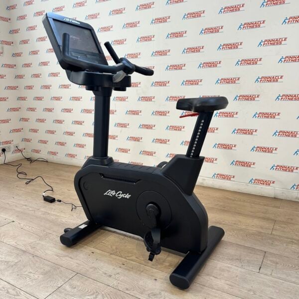Life Fitness Integrity Series Upright Bike with Discover SE3 HD Console (Satin Black Edition) - Image 2