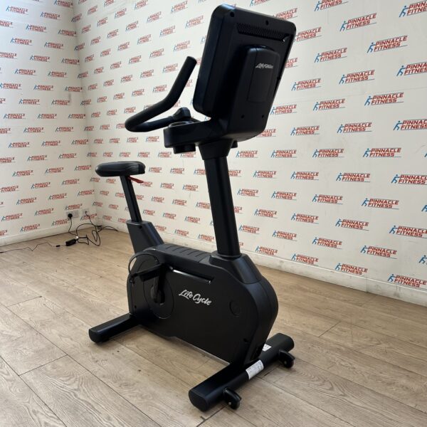 Life Fitness Integrity Series Upright Bike with Discover SE3 HD Console (Satin Black Edition) - Image 14