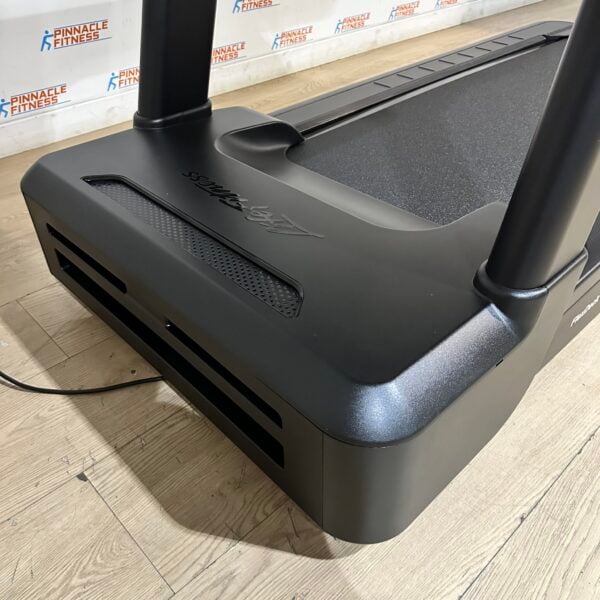 Life Fitness Integrity + Treadmill with Discover SE3HD Console Satin Black Edition - Image 10