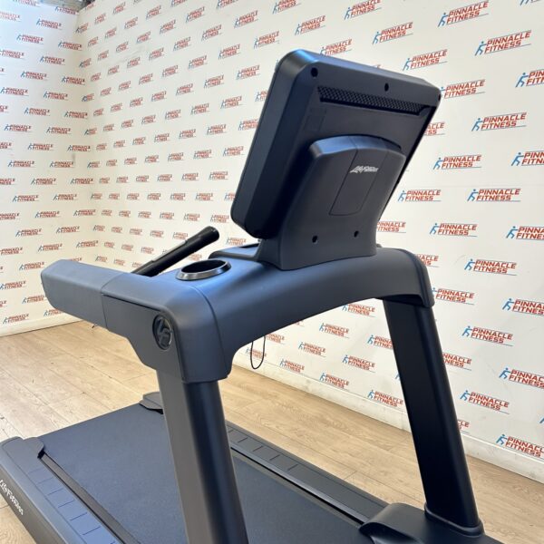 Life Fitness Integrity + Treadmill with Discover SE3HD Console Satin Black Edition - Image 22
