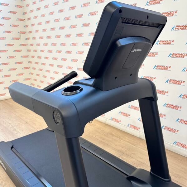 Life Fitness Integrity + Treadmill with Discover SE3HD Console Satin Black Edition - Image 21