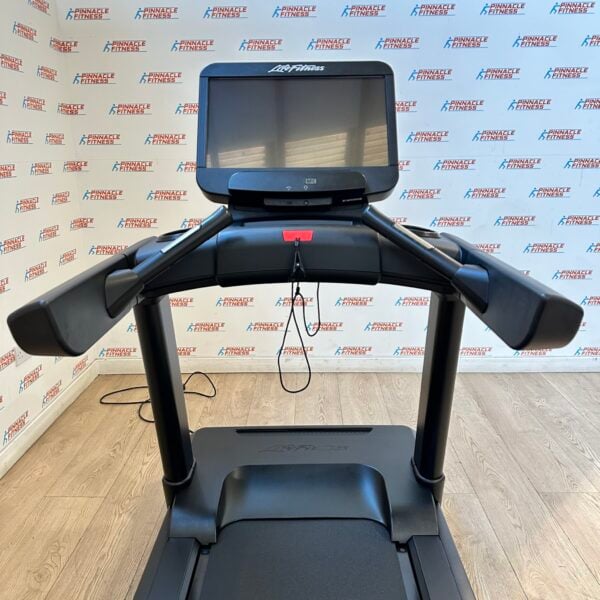 Life Fitness Integrity + Treadmill with Discover SE3HD Console Satin Black Edition - Image 18