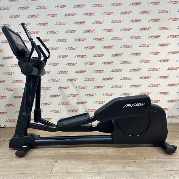 Life Fitness Integrity Series Cross Trainer With SE3HD Console (Satin Black Edition)