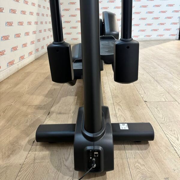 Life Fitness Integrity Series Cross Trainer With SE3HD Console (Satin Black Edition) - Image 8