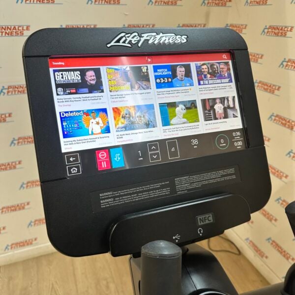 Life Fitness Integrity Series Cross Trainer With SE3HD Console (Satin Black Edition) - Image 3