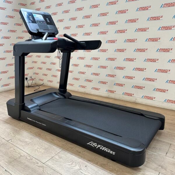 LIFE FITNESS Integrity Series Treadmill with X Console