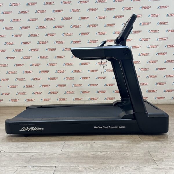 LIFE FITNESS Integrity Series Treadmill with X Console - Image 4