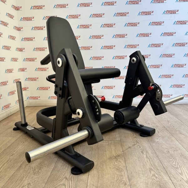 Plate Loaded Iso Lateral Leg Extension by Blitz Fitness - Image 2