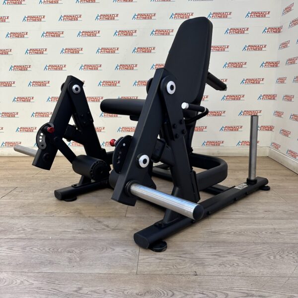 Plate Loaded Iso Lateral Leg Extension by Blitz Fitness - Image 4