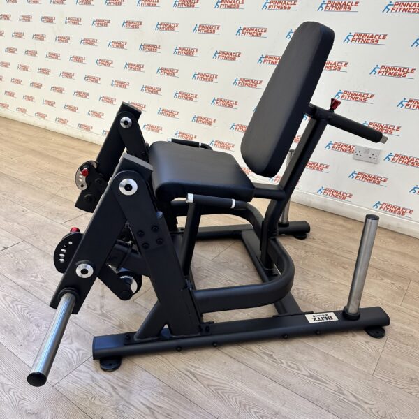 Plate Loaded Iso Lateral Leg Extension by Blitz Fitness - Image 5