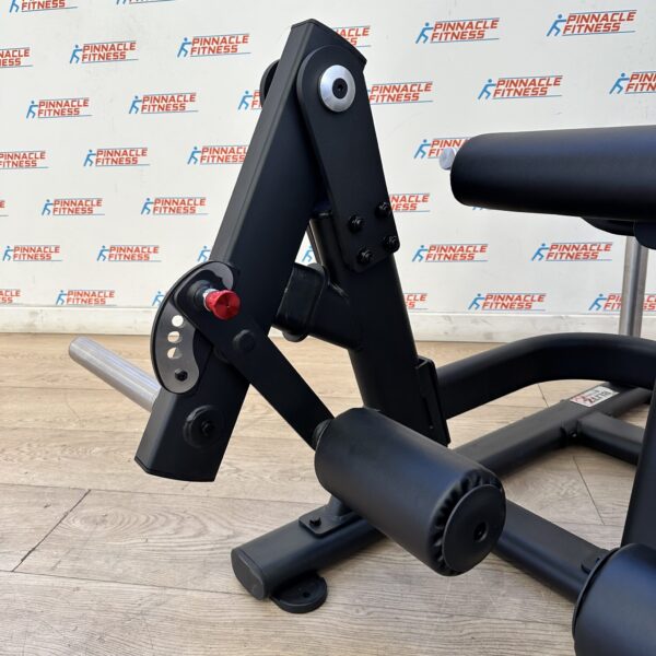 Plate Loaded Iso Lateral Leg Extension by Blitz Fitness - Image 6