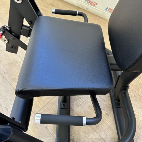 Plate Loaded Iso Lateral Leg Extension by Blitz Fitness - Image 8