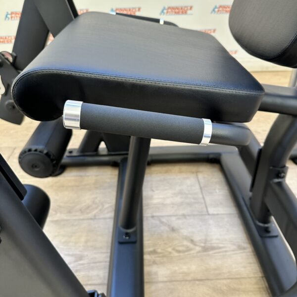 Plate Loaded Iso Lateral Leg Extension by Blitz Fitness - Image 13