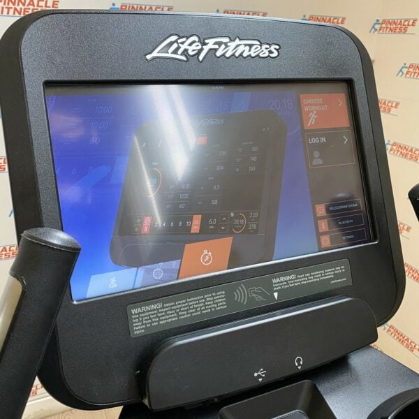 Life Fitness 95C Elevation Series Discover SE3 Upright Bike WiFi - Image 2